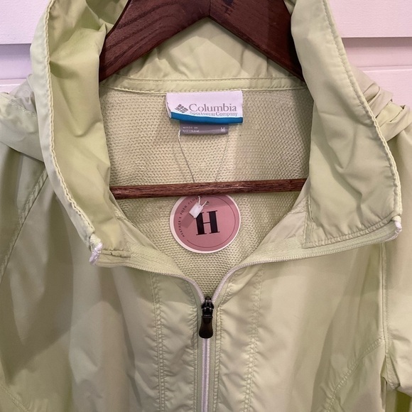 Columbia zip up lightweight windbreaker with hood - Picture 2 of 7